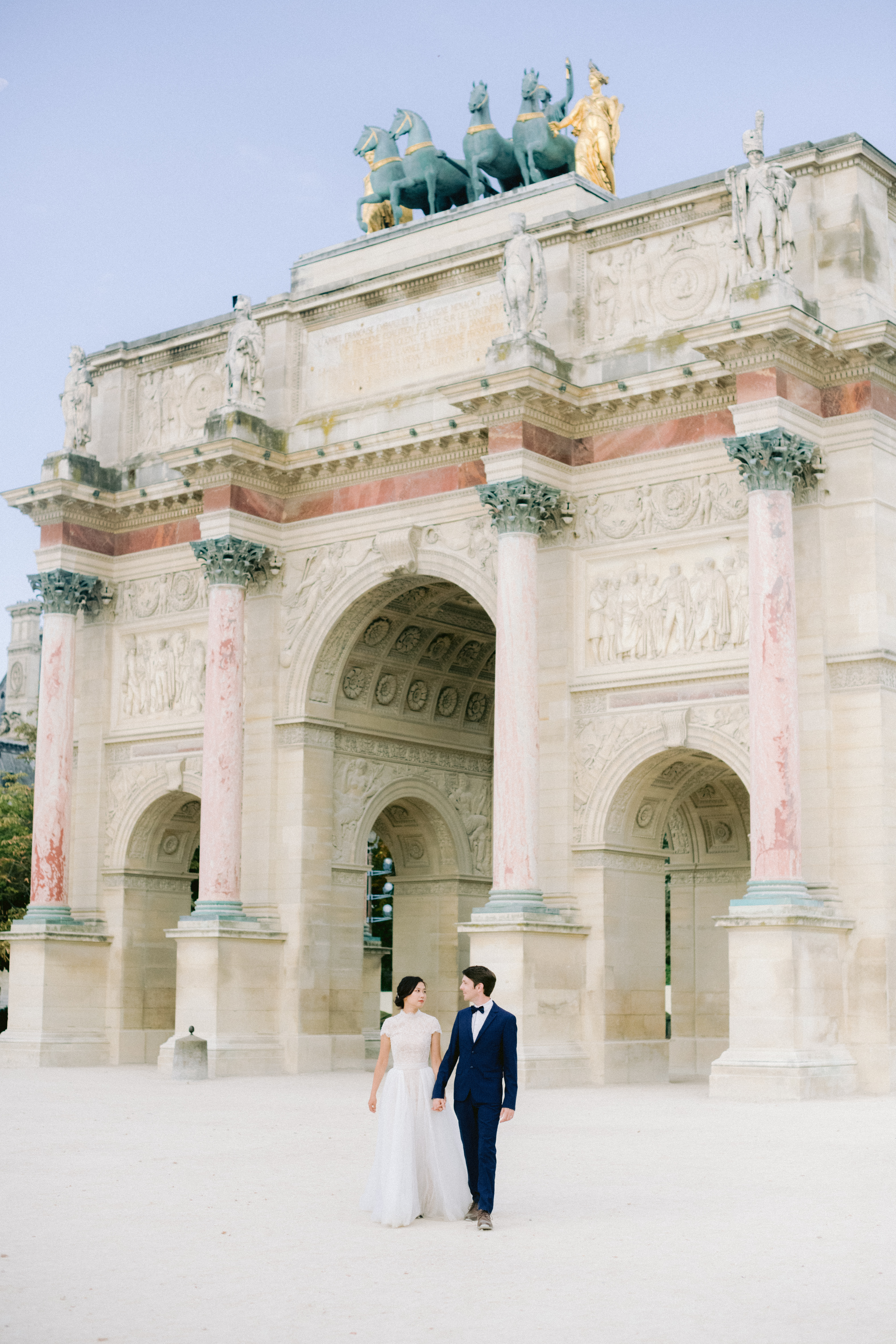 couple session at the louvre 